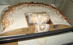 Klöppelkissen mit Raumaspitze
